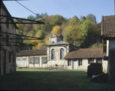 Ateliers de la fonderie et local des moteurs (turbine et machine à vapeur) en 1989. © Région Bourgogne-Franche-Comté, Inventaire du patrimoine