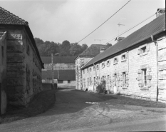 Site du haut fourneau : vue des logements ouvriers à l'entrée de l'usine. © Région Bourgogne-Franche-Comté, Inventaire du patrimoine