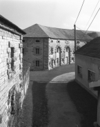Site du haut fourneau : vue du magasin depuis le pignon de l'orangerie. © Région Bourgogne-Franche-Comté, Inventaire du patrimoine