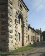 Le magasin vu depuis les toitures de la fonderie en 1989. © Région Bourgogne-Franche-Comté, Inventaire du patrimoine