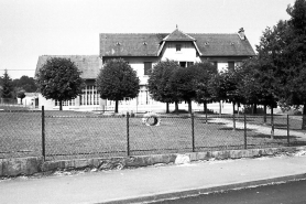 Groupe scolaire en 1989. SRI. Inventaire topographique du canton de Beaucourt (1981-1982). © (c) Région Bourgogne-Franche-Comté, Inventaire du patrimoine