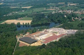 Vue aérienne depuis l'est. © Région Bourgogne-Franche-Comté, Inventaire du patrimoine