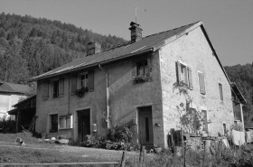 Façade antérieure vue de trois quarts droit. © Région Bourgogne-Franche-Comté, Inventaire du patrimoine