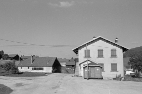 Façade sud-ouest en 1990. © Région Bourgogne-Franche-Comté, Inventaire du patrimoine