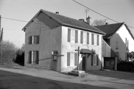 Bâtiment vu de trois quarts gauche. © Région Bourgogne-Franche-Comté, Inventaire du patrimoine