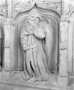 Détail : face nord, 3ème pleurant (en partant de la gauche). © Région Bourgogne-Franche-Comté, Inventaire du patrimoine
