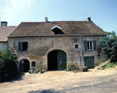 Maison de vigneron située au nord-ouest du village : façade antérieure. © Région Bourgogne-Franche-Comté, Inventaire du patrimoine