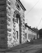 Site du haut fourneau : vue du logement ouvrier droit depuis l'angle du magasin. © Région Bourgogne-Franche-Comté, Inventaire du patrimoine