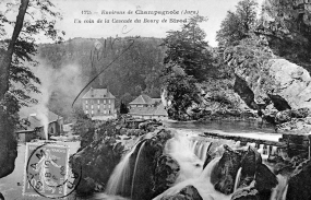 Environs de Champagnole (Jura). Un coin de la Cascade du Bourg de Sirod. © Région Bourgogne-Franche-Comté, Inventaire du patrimoine