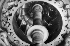 Turbine Francis double : cercle de vannage et directrices. © Région Bourgogne-Franche-Comté, Inventaire du patrimoine