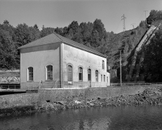 Façade postérieure de la centrale, vue de trois quarts gauche. © Région Bourgogne-Franche-Comté, Inventaire du patrimoine