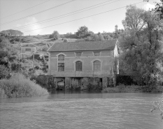 Façade postérieure de la centrale. © Région Bourgogne-Franche-Comté, Inventaire du patrimoine