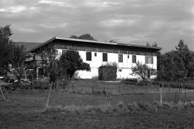 Façade postérieure d'une autre maison de la série. Maison cadastrée 1984 AC 347,349. © Région Bourgogne-Franche-Comté, Inventaire du patrimoine
