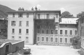 Logement patronal, anciens bureaux et ateliers de fabrication (1892) : façade latérale droite. © Région Bourgogne-Franche-Comté, Inventaire du patrimoine
