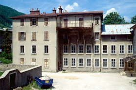Logement patronal, anciens bureaux et ateliers de fabrication (1892) : façade latérale droite. © Région Bourgogne-Franche-Comté, Inventaire du patrimoine