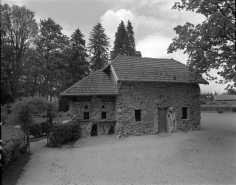 Vue d'ensemble de la fabrique de jardin dans le parc de la Maison des Associations. © Région Bourgogne-Franche-Comté, Inventaire du patrimoine