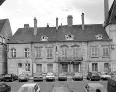 Façade antérieure de l'édifice principal, de face. © Région Bourgogne-Franche-Comté, Inventaire du patrimoine