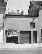 Détail des frontons et d'une lucarne sur la façade antérieure. © Région Bourgogne-Franche-Comté, Inventaire du patrimoine
