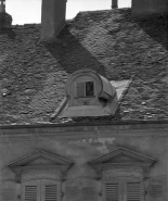 Portail d'entrée de la cour située rue des Casernes. © Région Bourgogne-Franche-Comté, Inventaire du patrimoine