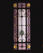 Détail du vitrail gauche de la porte d'entrée depuis l'intérieur. © Région Bourgogne-Franche-Comté, Inventaire du patrimoine