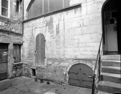 Corps de bâtiment contenant l'escalier : façade antérieure, partie inférieure. © Région Bourgogne-Franche-Comté, Inventaire du patrimoine
