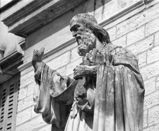 Détail du buste de la statue de saint Pierre Fourier, de trois quarts droit. © Région Bourgogne-Franche-Comté, Inventaire du patrimoine
