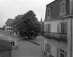 Vue d'ensemble de la cour depuis le fond de la parcelle. © Région Bourgogne-Franche-Comté, Inventaire du patrimoine