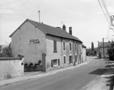 Vue de l'aile gauche, de trois quarts gauche. © Région Bourgogne-Franche-Comté, Inventaire du patrimoine