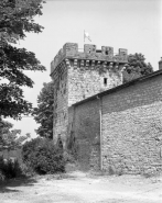 Ouvrage d'entrée, dit tour du Paravis : de trois quarts droit. © Région Bourgogne-Franche-Comté, Inventaire du patrimoine