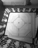 Détail du plafond de la cage d'escalier. © Région Bourgogne-Franche-Comté, Inventaire du patrimoine