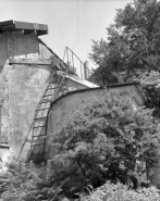 Serre : détail de l'escalier desservant le sommet de l'édifice. © Région Bourgogne-Franche-Comté, Inventaire du patrimoine