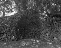 Détail de la grotte située dans le parc. © Région Bourgogne-Franche-Comté, Inventaire du patrimoine