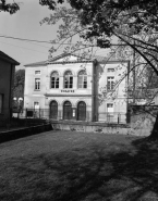 Façade antérieure depuis le parc de la Maison des Associations Grayloises. © Région Bourgogne-Franche-Comté, Inventaire du patrimoine