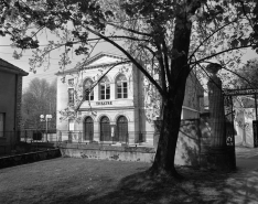 Façade antérieure depuis le parc de la Maison des Associations. © Région Bourgogne-Franche-Comté, Inventaire du patrimoine