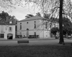 Façade postérieure, de trois quarts droit. © Région Bourgogne-Franche-Comté, Inventaire du patrimoine