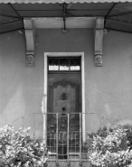 Détail de la porte d'entrée. © Région Bourgogne-Franche-Comté, Inventaire du patrimoine