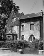 Façade antérieure, de trois quarts droit. © Région Bourgogne-Franche-Comté, Inventaire du patrimoine