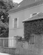 Façade latérale droite, de trois quarts droit. © Région Bourgogne-Franche-Comté, Inventaire du patrimoine