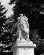 Détail du groupe sculpté : soldat de profil. © Région Bourgogne-Franche-Comté, Inventaire du patrimoine