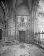 Vue de la porte latérale droite. © Région Bourgogne-Franche-Comté, Inventaire du patrimoine