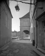Façade latérale droite : vue du portique et du premier étage. © Région Bourgogne-Franche-Comté, Inventaire du patrimoine