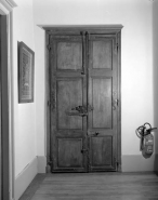 Intérieur : détail d'une porte en chêne du premier étage. © Région Bourgogne-Franche-Comté, Inventaire du patrimoine