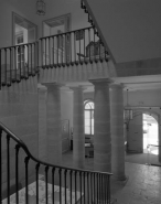 Le vestibule depuis la montée de l'escalier. © Région Bourgogne-Franche-Comté, Inventaire du patrimoine