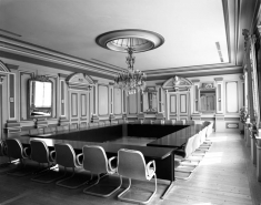 Intérieur : la salle du conseil, depuis le fond de la pièce. © Région Bourgogne-Franche-Comté, Inventaire du patrimoine