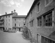 Bâtiments rue Carnot : façade antérieure de l'aile nord, de trois quarts droite. © Région Bourgogne-Franche-Comté, Inventaire du patrimoine