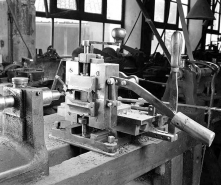 Vue d'ensemble dans l'atelier d'ébauchage, en 1992. © Région Bourgogne-Franche-Comté, Inventaire du patrimoine