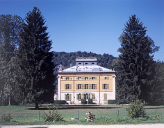 Vue de la façade est depuis le parc. © Région Bourgogne-Franche-Comté, Inventaire du patrimoine