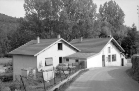 Façade antérieure de trois quarts gauche. © Région Bourgogne-Franche-Comté, Inventaire du patrimoine