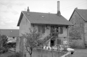 Façade antérieure vue de trois quarts gauche. © Région Bourgogne-Franche-Comté, Inventaire du patrimoine