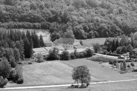 Vue d'ensemble depuis le nord-ouest. © Région Bourgogne-Franche-Comté, Inventaire du patrimoine